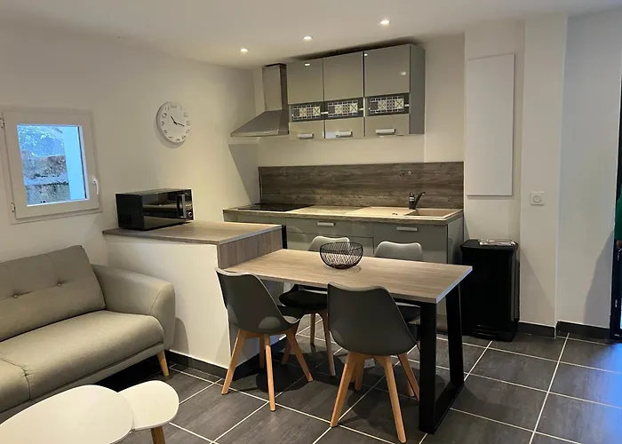 Umbria Di Vecchio*** * Porto-Vecchio (Corsica)